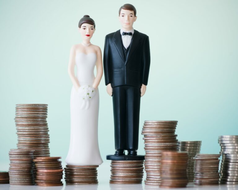 Bride Groom Figurine Stack Coins